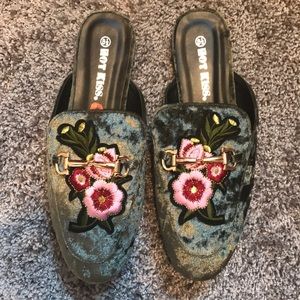 Hot Kiss green velvet slip on shoes
